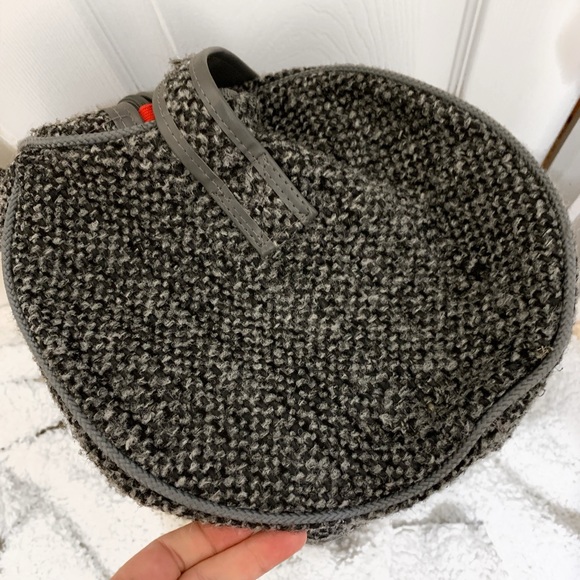 Gorgeous Oscar de la Renta Tweed Duffle Bag - Picture 6 of 8